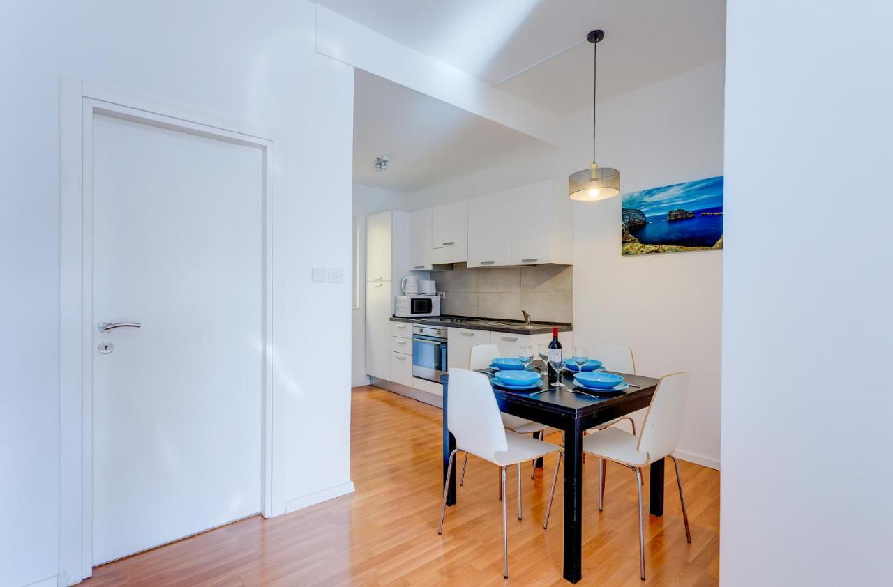 Apartment With Stunning Seaviews Σλιέμα Εξωτερικό φωτογραφία